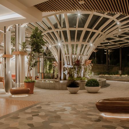 Hotel The Botanica Sanctuary Puncak Exterior foto The lobby of the hotel