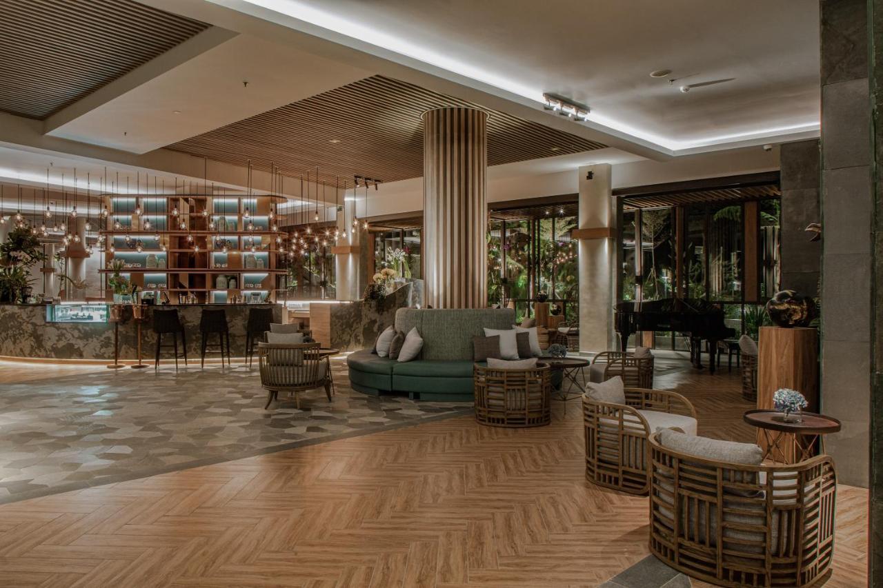 Hotel The Botanica Sanctuary Puncak Exterior foto The lobby of the hotel