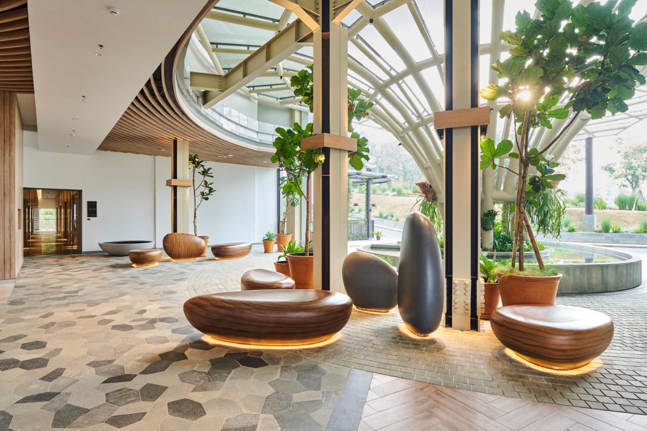 Hotel The Botanica Sanctuary Puncak Exterior foto The lobby of the hotel