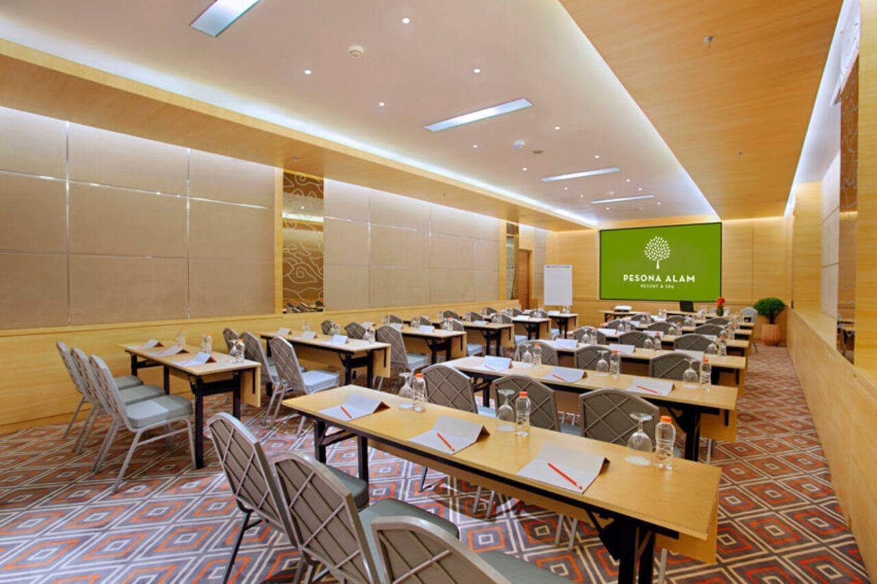Hotel The Botanica Sanctuary Puncak Exterior foto Meeting room